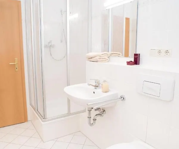 Stilvolle 1-raum-wohnung Zentral, Ruhig Gelegen Apartamento